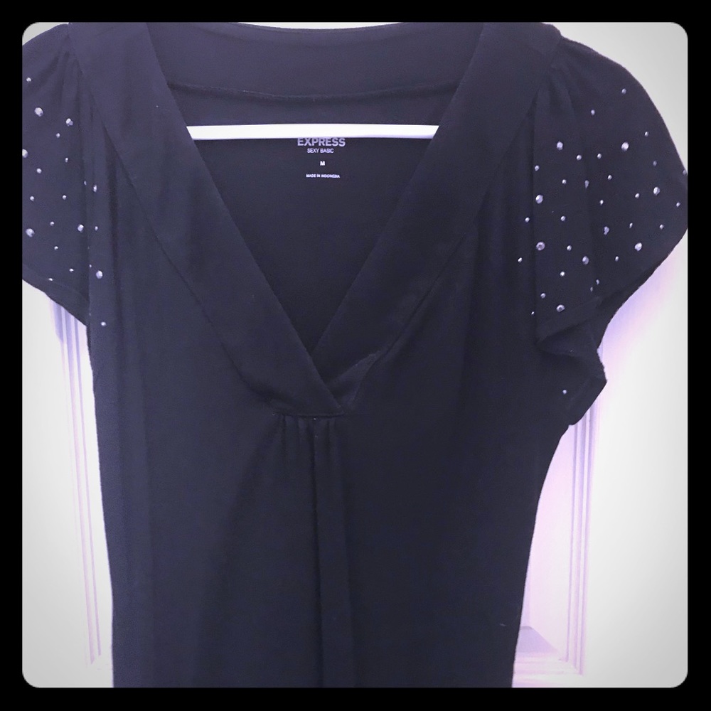 Express tee with studded sleeve